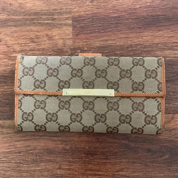 Gucci Handbags - Gucci long Wallet